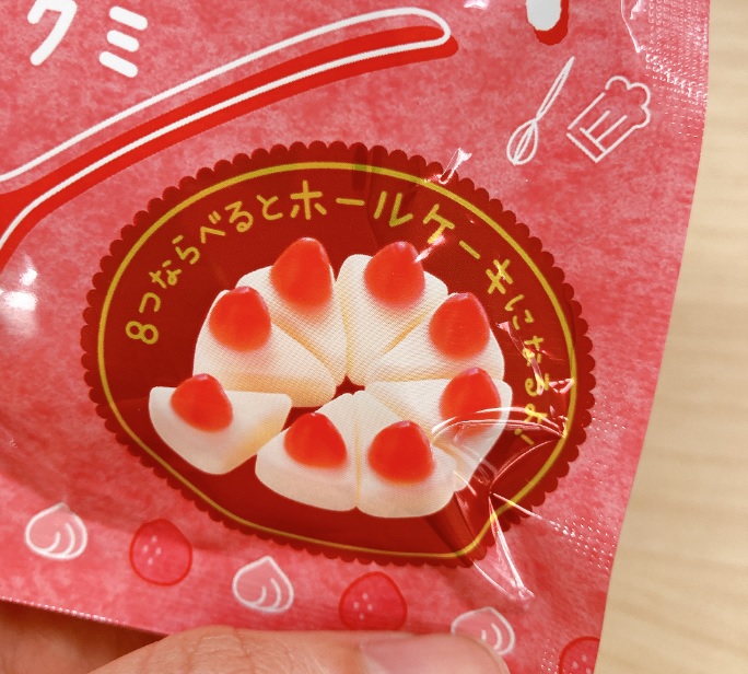 いちごケーキグミ　８つならべるとホールケーキ